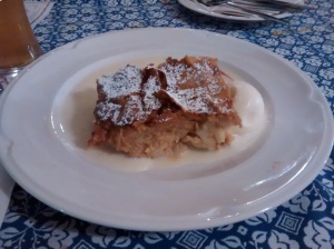 And some more brown stuff - delicious Apple Strudel at Hofbräuhaus